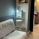 Magda House & Parking Bari